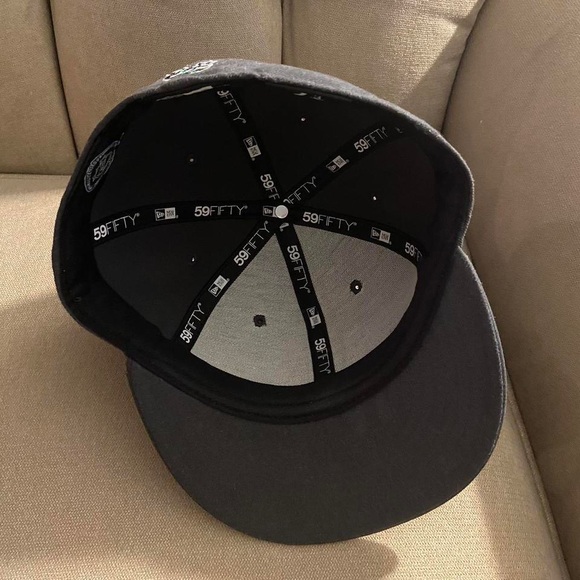 VTG Chicago Blackhawks New Era 59FIFTY Graphite Grey Fitted Hat Cap 7 1/4 - Picture 5 of 5